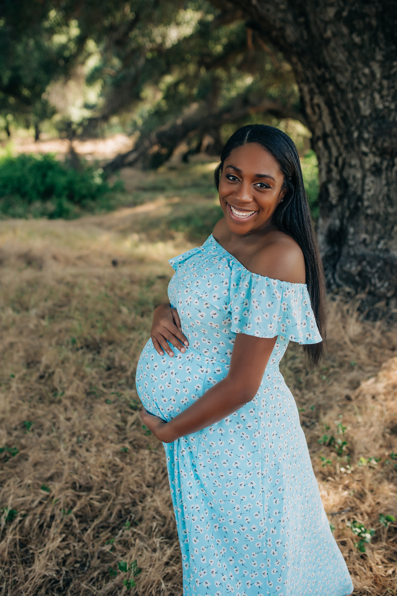 Temecula Maternity Photographer, pregnant woman in blue under a tree